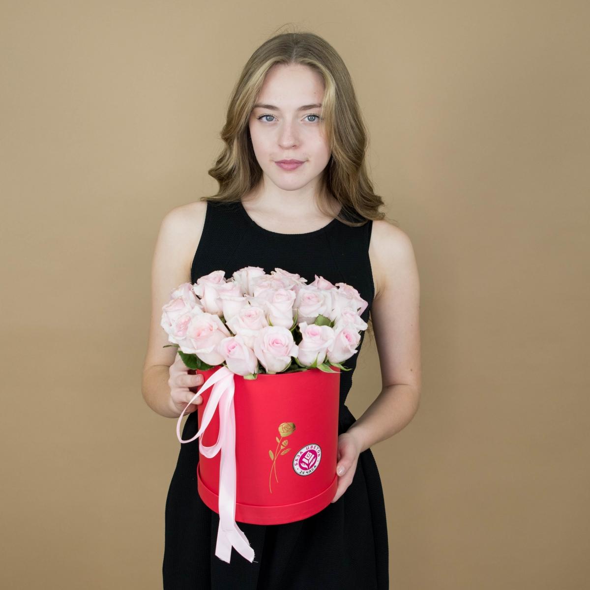 Розы розовые в шляпной коробке код товара  204